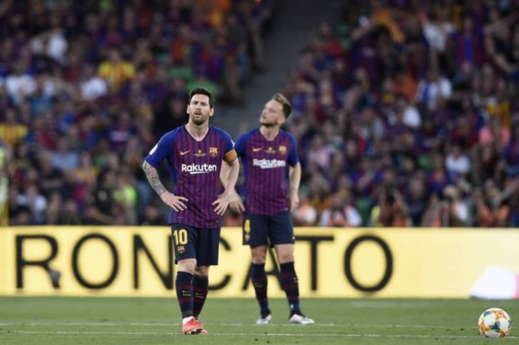 Lionel Messi y sus compañeros estaban frustrado tras el 1-0 del Valencia.