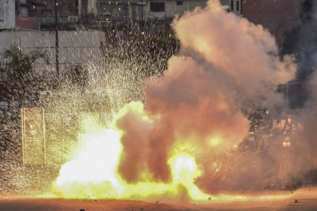 El caos ha imperado en las protestas contra el régimen chavista en Caracas.