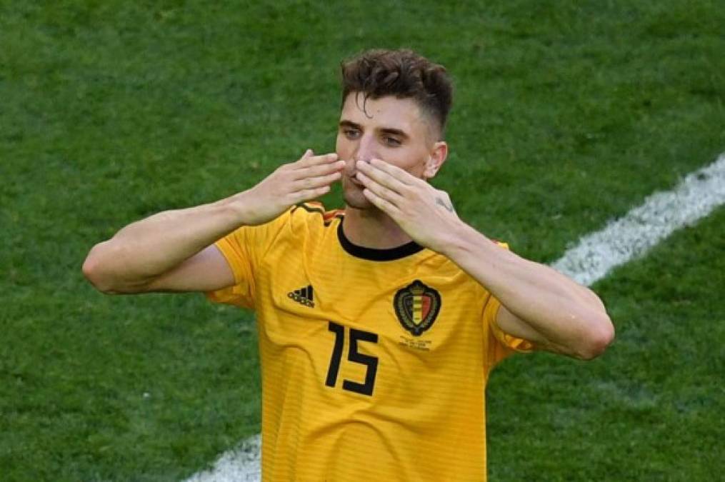 Meunier: El Napoli está buscando el fichaje de un nuevo lateral derecho y el internacional belga sería uno de los candidatos, según informa Corriere dello Sport. El defensa tiene varias ofertas sobre la mesa y se da por hecho su marcha del París Saint Germain.