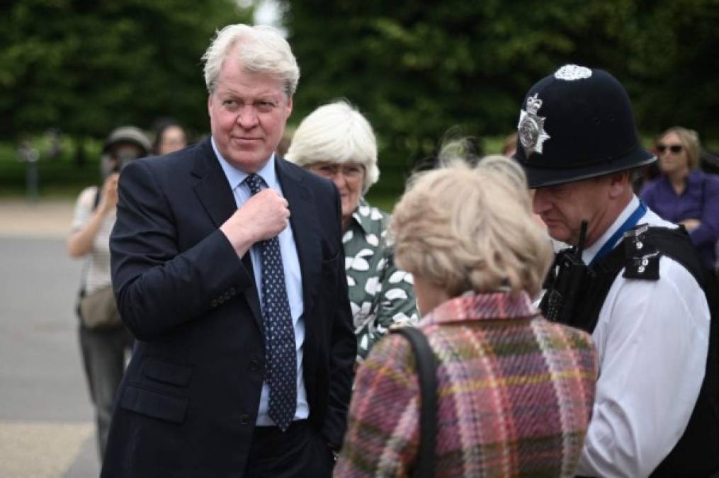 Charles Spencer, hermano de la princesa Diana de Gran Bretaña llega al Palacio de Kensington para la inauguración de una nueva estatua para su hermana.