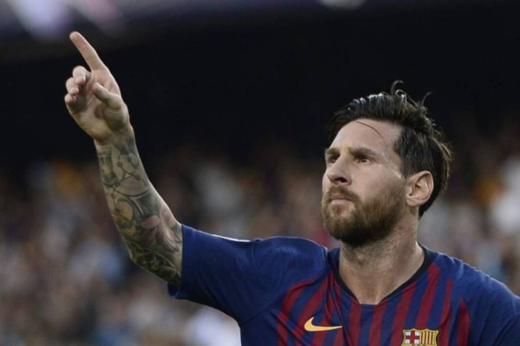 Barcelona's Argentinian forward Lionel Messi celebrate safter scoring during the UEFA Champions' League group B football match FC Barcelona against PSV Eindhoven at the Camp Nou stadium in Barcelona on September 18, 2018. / AFP PHOTO / Josep LAGO