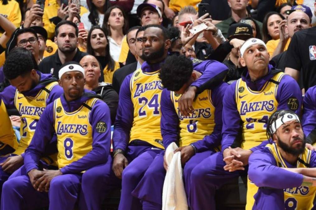 Compañeros de LeBron tampoco pudieron contener las lágrimas.