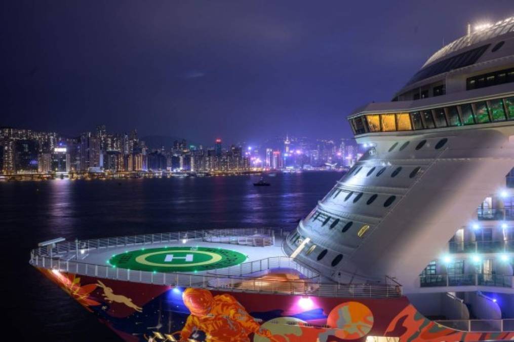 El Diamond Princess partió de Yokohama (al sur de Tokio) el 20 de enero y regresó el 3 de febrero tras parar en Hong Kong, Vietnam, Taiwán y los puertos nipones de Kagoshima y Okinawa, fue puesto en cuarentena al descubrirse que un pasajero que desembarcó en Hong Kong era portador del virus.