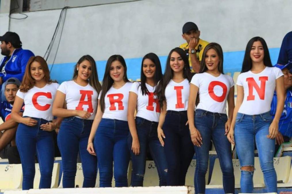 Bellas chicas llegaron al estadio Nacional de Tegucigalpa para presenciar la victoria de 1-0 del Motagua ante Real España.