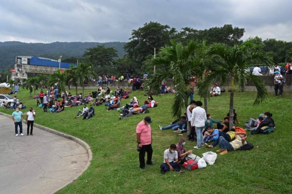 El estado de prevención limita las reuniones al aire libre, las manifestaciones públicas, los espectáculos, la portación de armas de fuego, la circulación y estacionamiento de vehículos en zonas que pongan en riesgo la vida y seguridad de las personas, y el funcionamiento de los servicios públicos.<br/>