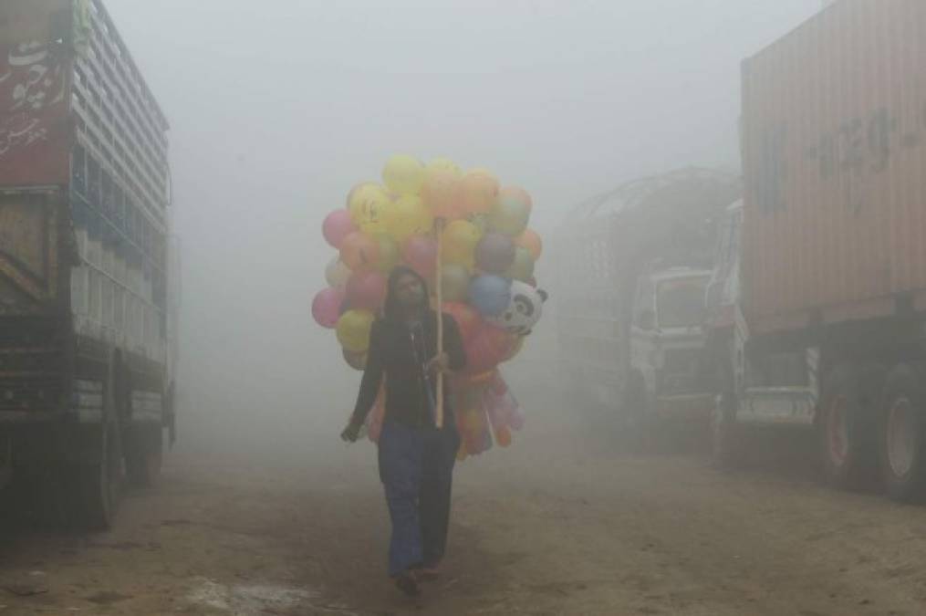 Lahore. Contaminación en Pakistán. Una espesa niebla contaminante afecta a Lahore, un riesgo de salud pública para millones de personas.