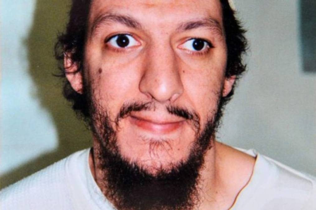 Richard Reid, un terrorista británico que intentó detonar un artefacto explosivo guardado en sus zapatos en el vuelo 63 de American Airlines de París a Miami en 2001.