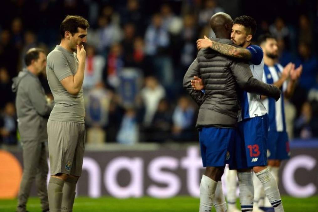 La tristeza de Iker Casillas al final del partido tras quedar eliminado de la Champions League con el Porto.