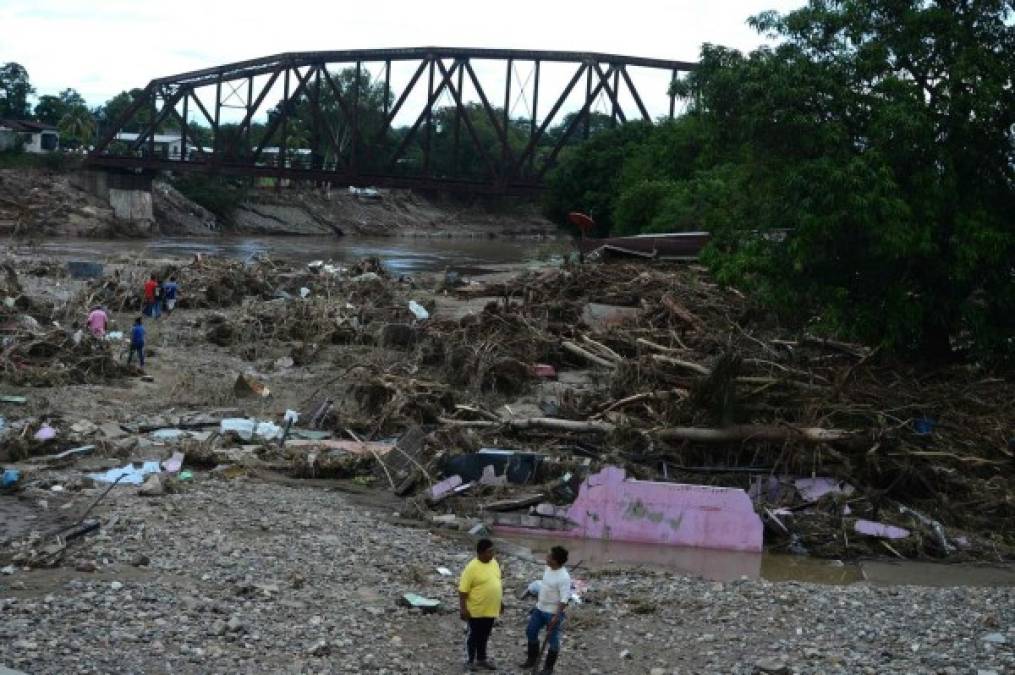 La ministra de Desarrollo e Inclusión Social, Zoila Cruz, dijo que el pilar fundamental de la operación es el 'rescate' de las personas que todavía siguen en zonas inundadas.