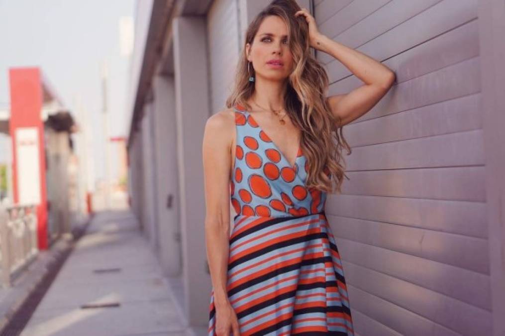 3. Vanesa Romero Torres es una modelo, presentadora, y actriz española, conocida principalmente por su papel de Raquel Villanueva en La que se avecina.