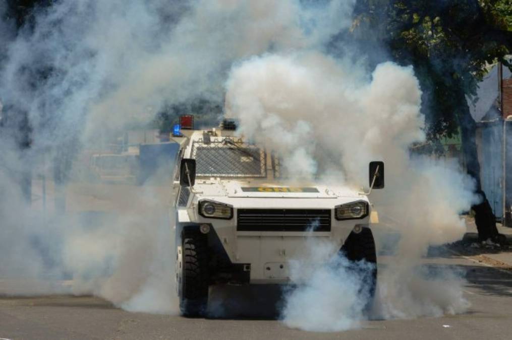 Los militares también han salido a las calles para reprimir a los manifestantes.