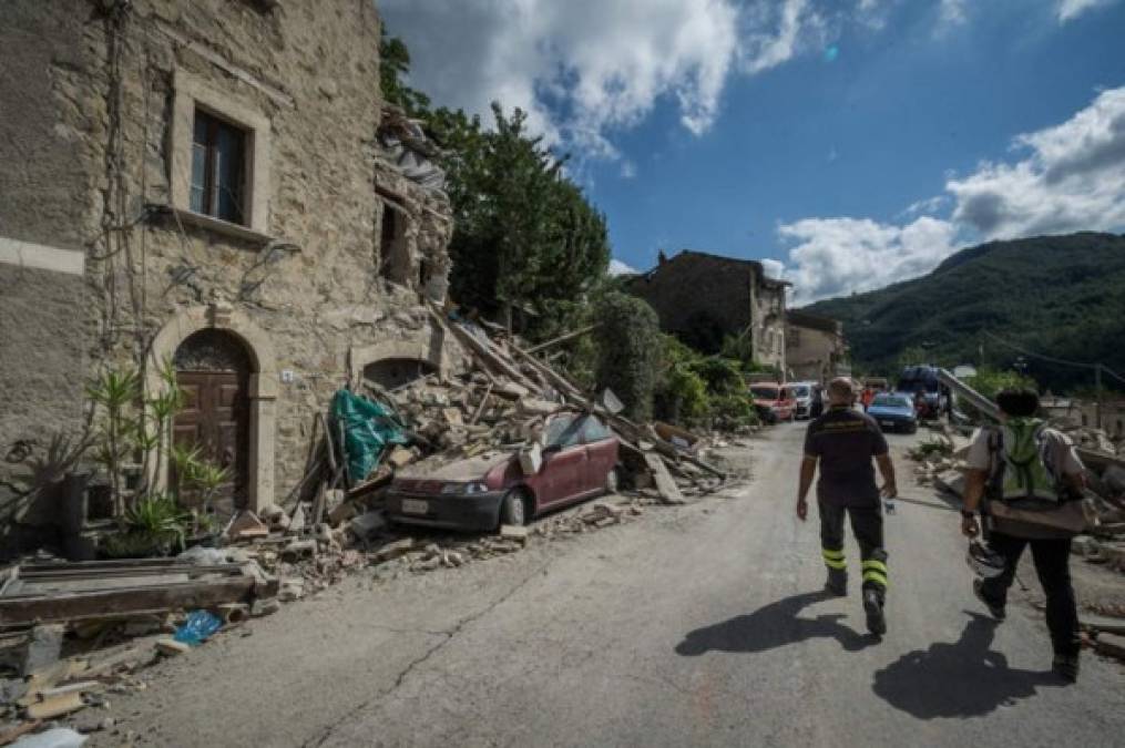 Han pasado una noche de temblores, en la que la tierra no ha dado tregua y se registraron hasta 300 réplicas de distintas magnitudes.<br/>