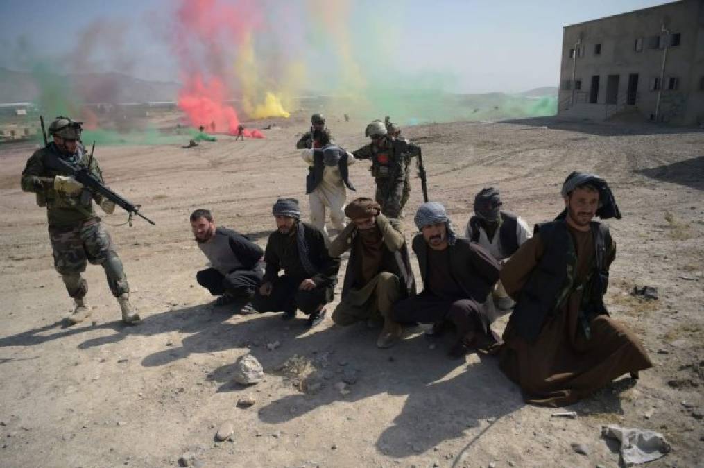 Miembros del Ejército de Afganistán efectuaron maniobras conjuntas con EUA.