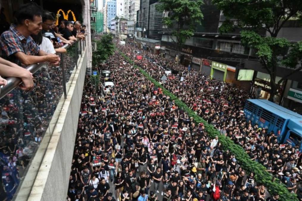 Aunque las protestas fueron desatadas por el proyecto de ley sobre extradiciones, las manifestaciones expresan también un resentimiento de la población de Hong Kong hacia Carrie Lam y China.