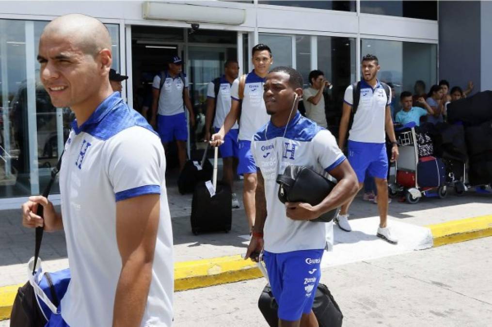 Carlos Pineda (izquierda) fue el único peloneado de los ocho jugadores que debutaron con la Selección ante Puerto Rico.