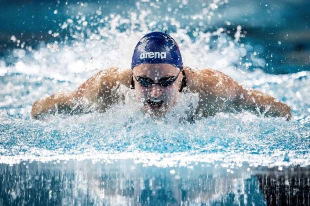 Natación. <br/>Poder en las aguas. La noruega Susann Bjoernsen compite con gran esfuerzo en la semifinal de los 100 m estilo libre de los Campeonatos Europeos de piscina corta de Copenhague, Dinamarca.