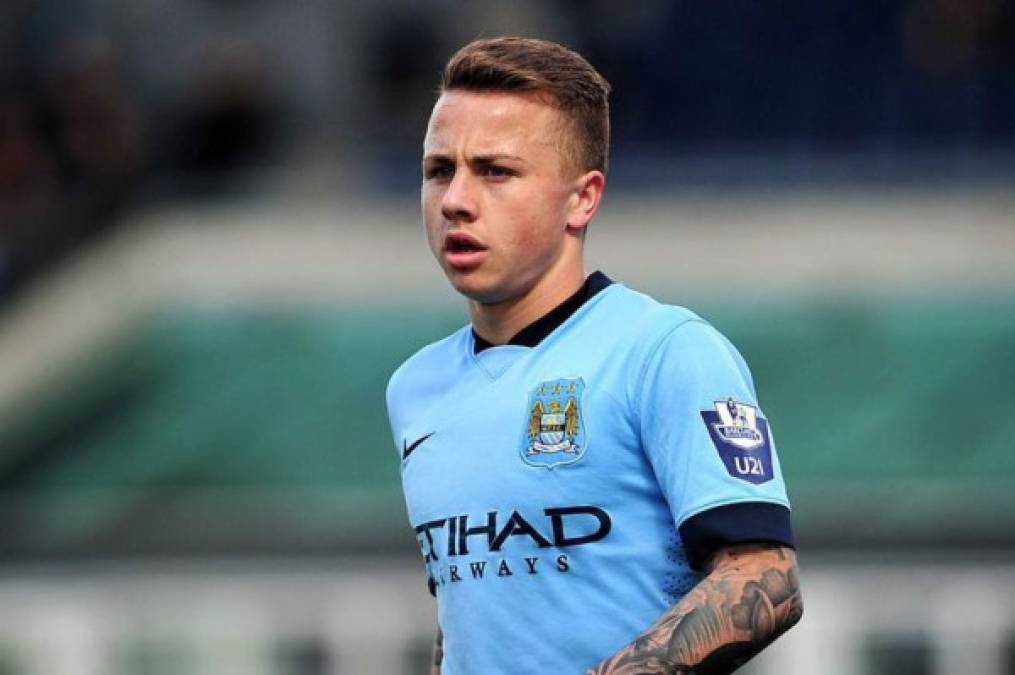 El Manchester City de Pep Guardiola ha ejercido su cláusula de recompra sobre el español Angeliño. El lateral izquierdo, que estaba en el PSV, regresa al club inglés por 12 millones de euros.