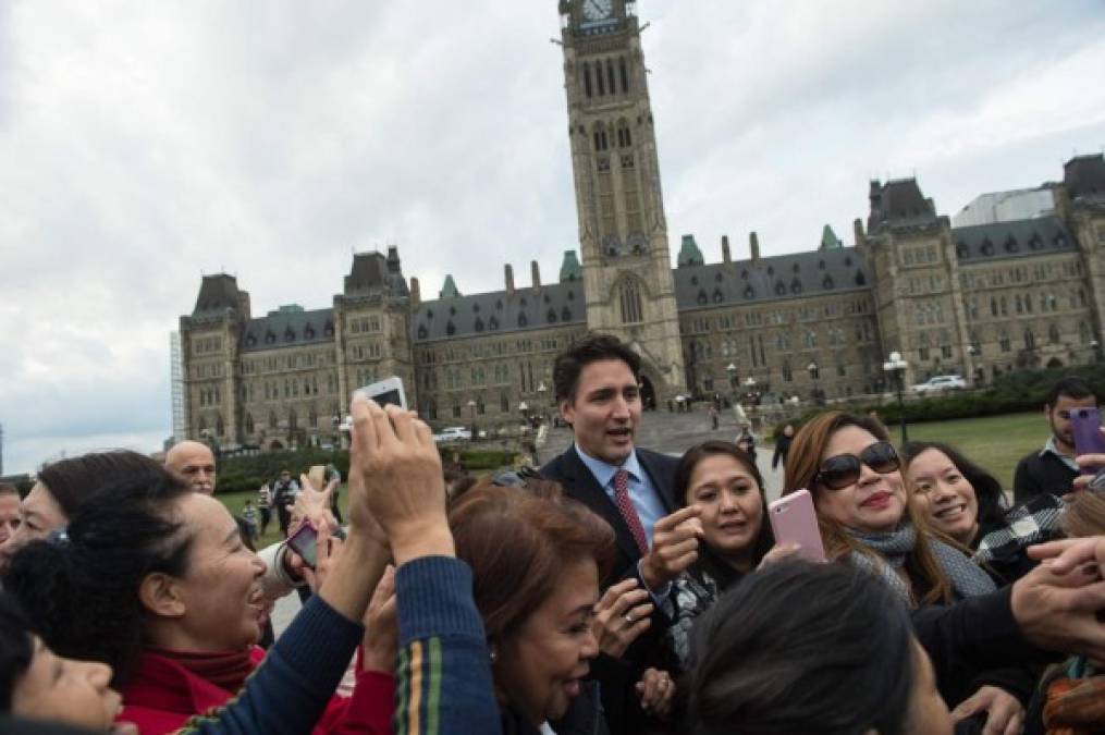 Trudeau es hijo del ex primer ministro canadiense, y también líder de los liberales, Pierre Trudeau.