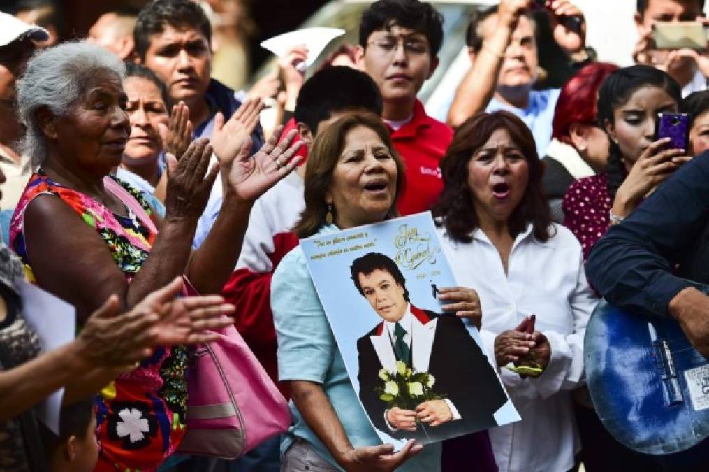 El hermetismo de la familia de Juan Gabriel respecto ha provocado una ola de especulaciones.