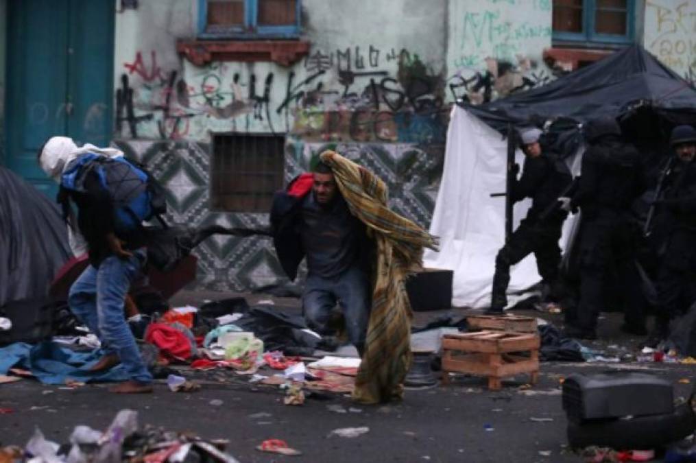 En los días siguientes, decenas de drogodependientes se esparcieron por el centro de Sao Paulo, mientras la Alcaldía comenzaba a demoler algunos de las viviendas que eran supuestamente utilizadas como puntos de venta y hogar para muchos adictos.