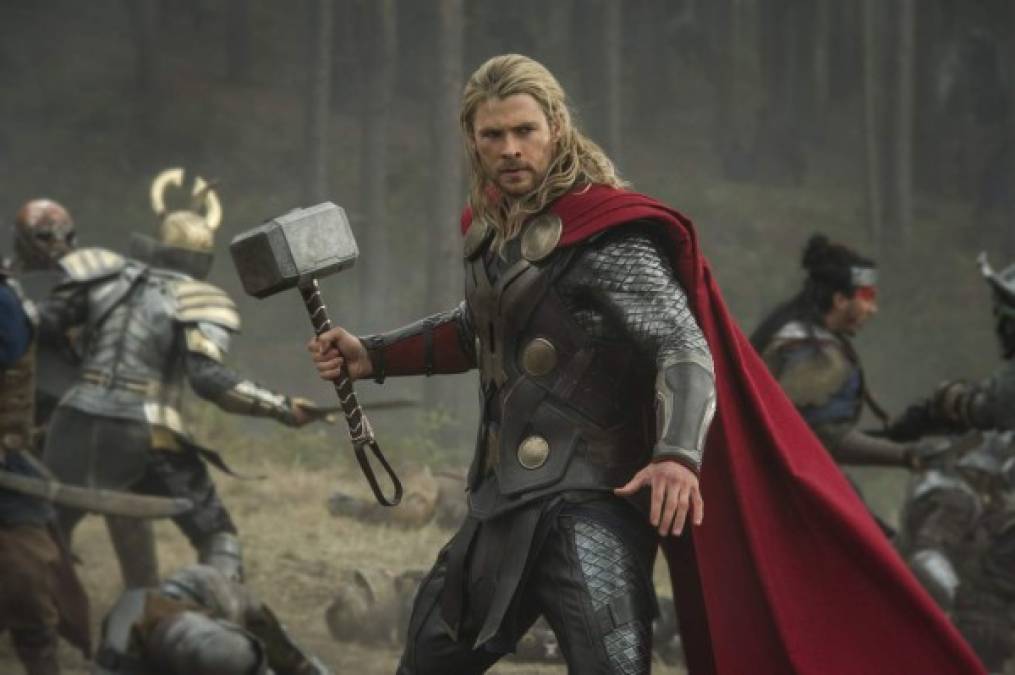 'Thor: El mundo oscuro'<br/><br/>El poderoso pero arrogante guerrero es arrojado a la tierra y obligado a vivir como un humano más. Una vez allí, Thor (Chris Hemsworth) aprende que es lo que conlleva ser un verdadero héroe cuando el villano más peligroso del mundo envía, para invadir a la tierra, a las fuerzas más oscuras. Lo que realmente importa de esta película es el arco de Thor. En ‘Infinity War’ el personaje de Thor tuvo la oportunidad de acabar con Thanos y no lo hizo.<br/>