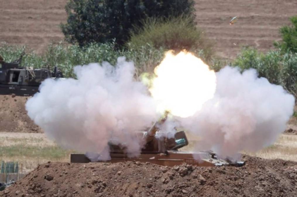 Israel también lanzó una ofensiva terrestre contra la Franja de Gaza.