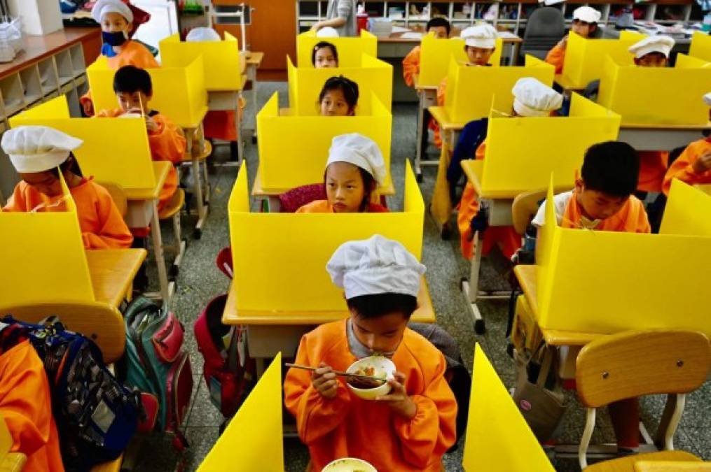 Los países asiáticos también lograron contener la pandemia y reabrieron las escuelas y comercios.