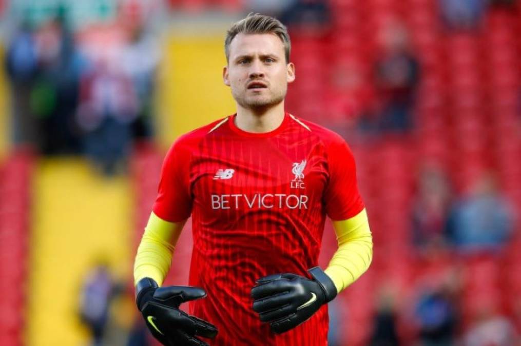 Simon Mignolet - Belga, 30 años, Liverpool. El gran perjudicado por la llegada de Alisson al Liverpool. El belga, suplente de Courtois en la selección, era el meta titular del Liverpool en Premier. Cinco temporadas en el equipo no han acabado por consolidarle en la élite europea, pues tendía mucho al fallo recurrente. Faltaría por ver si estaría dispuesto a abandonar la titularidad de Anfield (perdida con la llegada de Alisson) a cambio de calentar el banquillo del Camp Nou. Será ofrecido a media Europa con la llegada del brasileño.