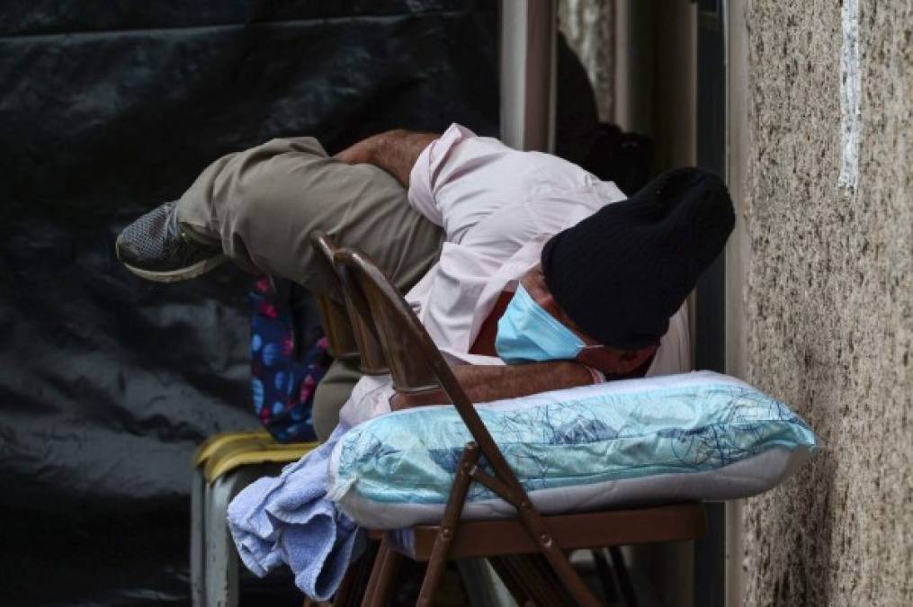 Honduras enfrenta y aumenta los casos y muertes de COVID-19 con un promedio de 50 muertes por día. AFP