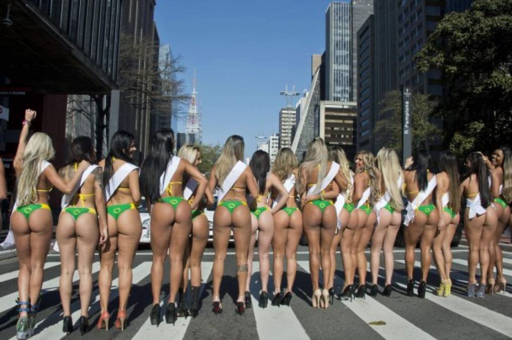 Brasil. Participantes en el Miss Bumbum 2015 posaron en una céntrica avenida de Sao Paulo para promocionar el concurso que elige el mejor trasero del país.