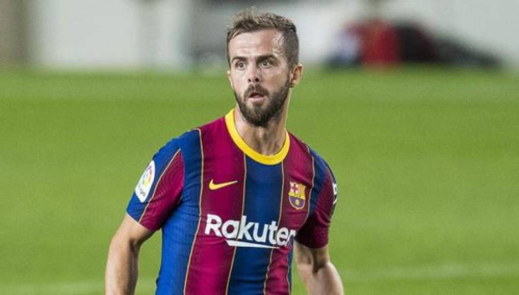 Miralem Pjanić: El volante bosnio es otro de los que se irá del Barcelona. Foto AFP.