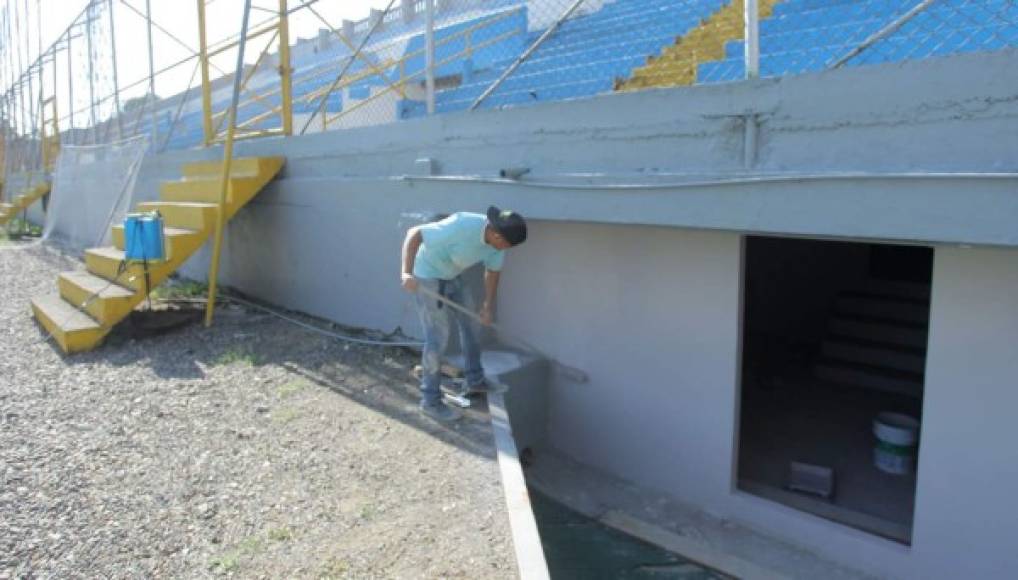 Varias partes del estadio han sido pintadas.