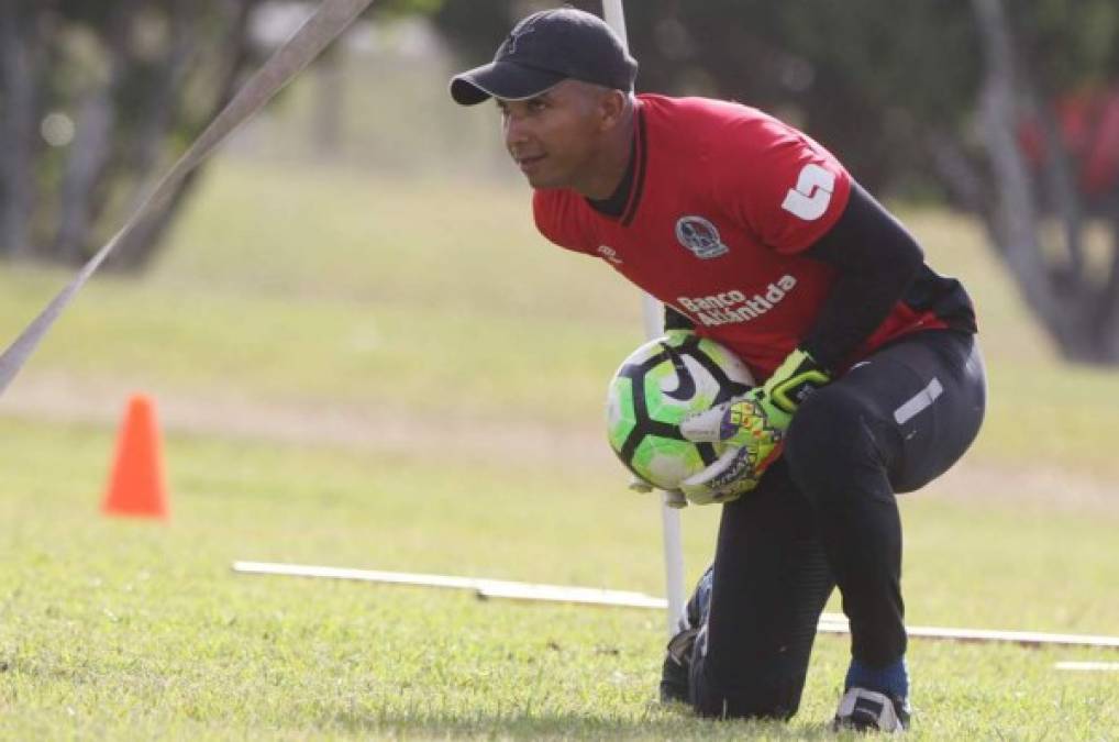 Donis Escober estaría en la puerta de salida del Olimpia ante la posible llegada de Harold Fonseca.