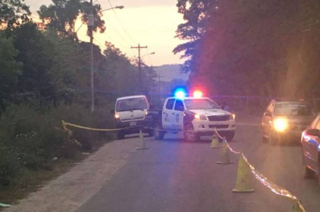 Un joven fue asesinado hoy en el desvío a la aldea El Carmen de esta ciudad. Según versiones preliminares, la víctima se transportaba en un microbús y supuestamente lo bajaron del vehículo para asesinarlo con un arma de fuego.