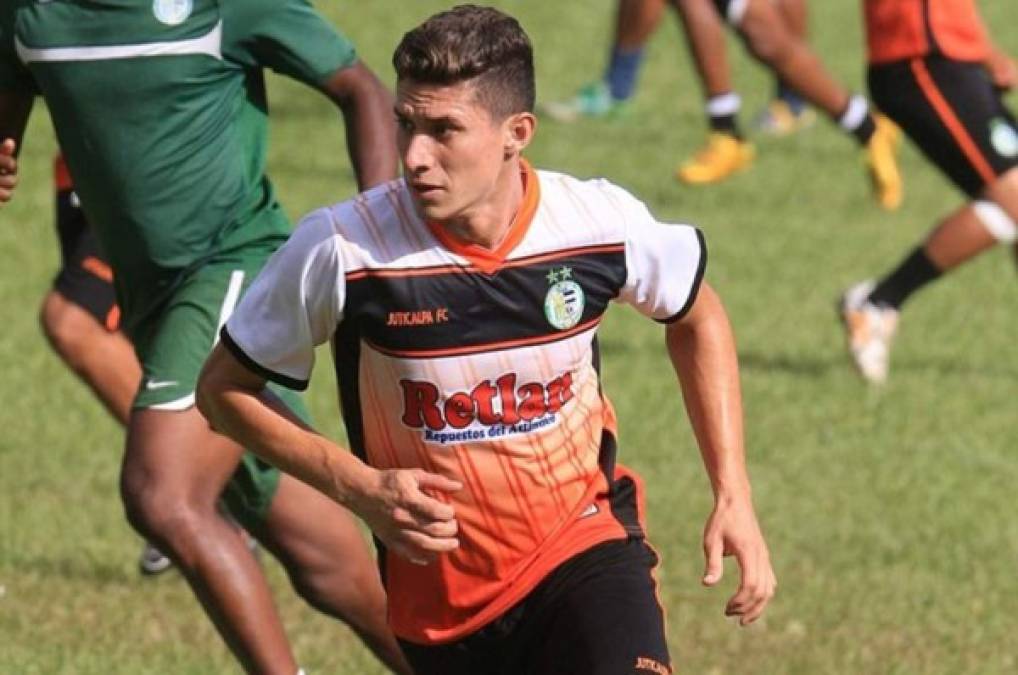 Bombazo. Esdras Padilla ha sido separado por el Juticalpa FC en plena fase del repechaje que disputa el equipo. El jugador reclamó la falta de pago y ha sido dado de baja.