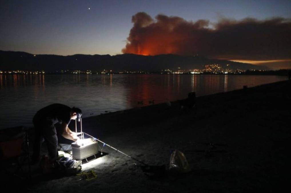 Mendocino rompió el récord del mayor incendio de la historia de California, desplazando a Thomas, registrado apenas ocho meses atrás.