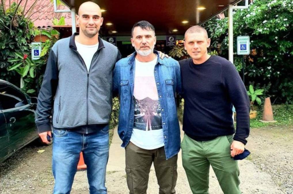 El entrenador uruguayo Fernando Araujo ya está en el territorio hondureño y comenzó sus entrenamientos con el Honduras Progreso. Al ex técnico del Vida lo acompañan el asistente uruguayo Claudio Nichele y el preparador físico argentino Nicolás Silvestre.