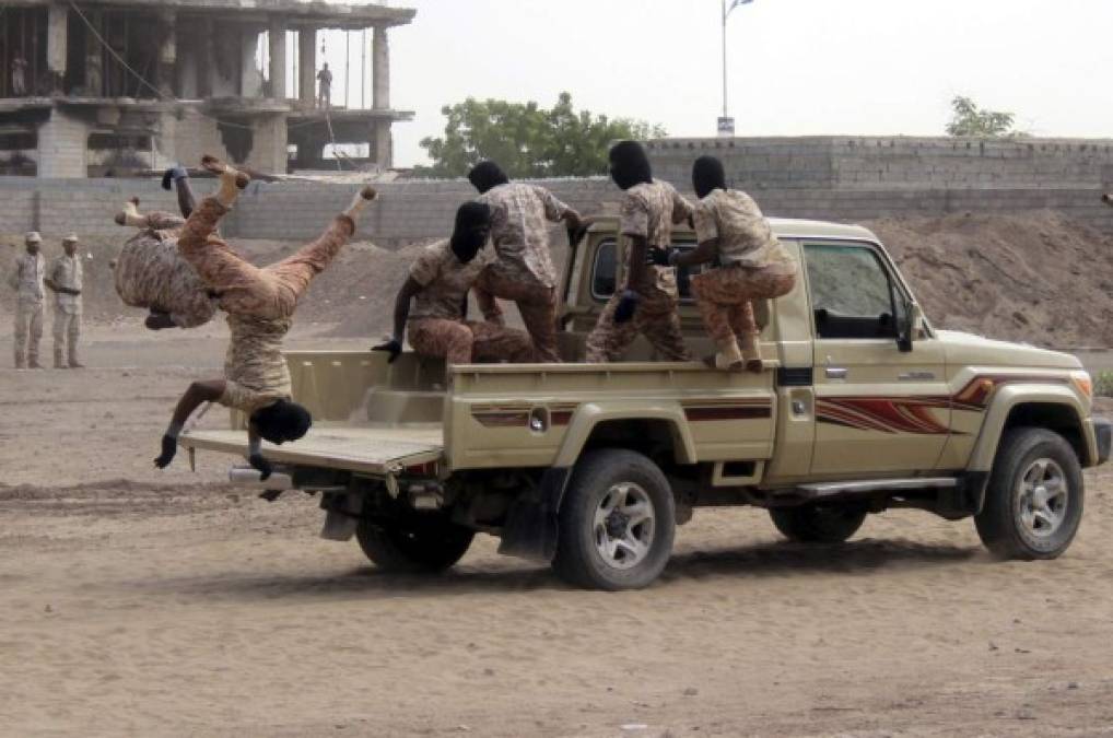 YEMEN. Entrenamiento extremo. Soldados del Ejército yemení reclutados por las Fuerzas emiratíes se entrenan para luchan contra rebeldes Houthi.