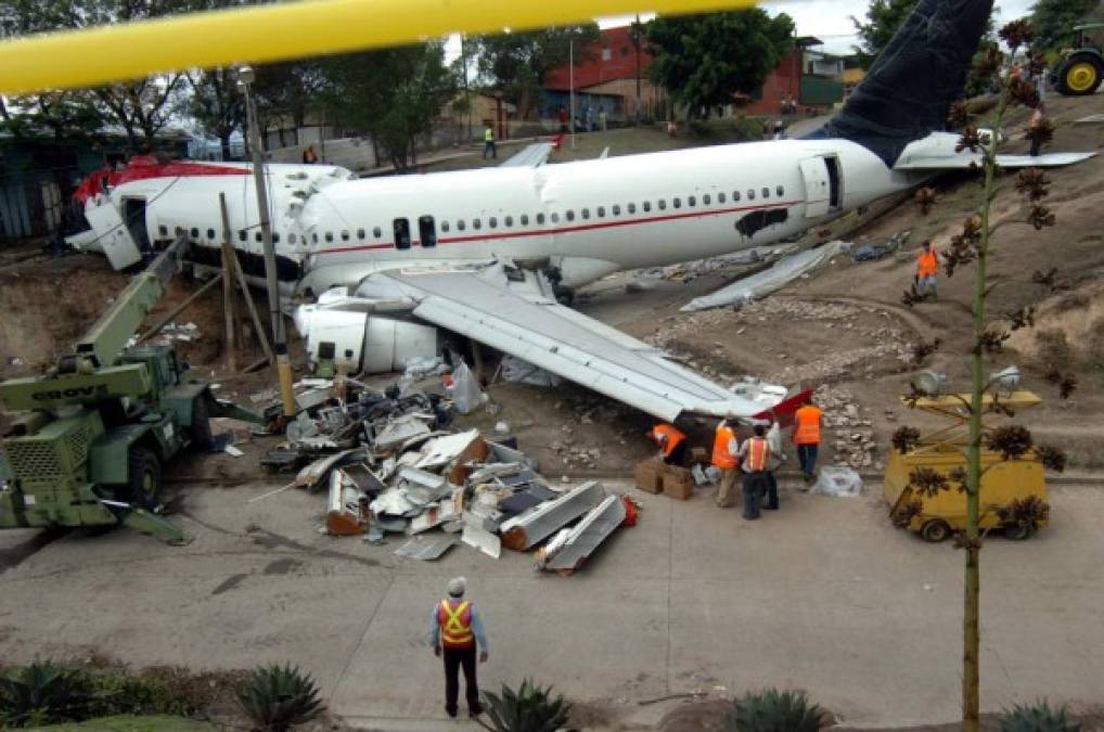 30 DE MAYO DE 2008<br/>Un Airbus A-320 de Taca se salió de la pista debido a un error de aproximación. El accidente le costó la vida a cuatro personas, incluyendo al piloto. También falleció en el accidente Harry Brautigam, el entonces presidente del Banco Centroamericano de Integración Económica (BCIE) y dos personas más que se encontraban en tierra.