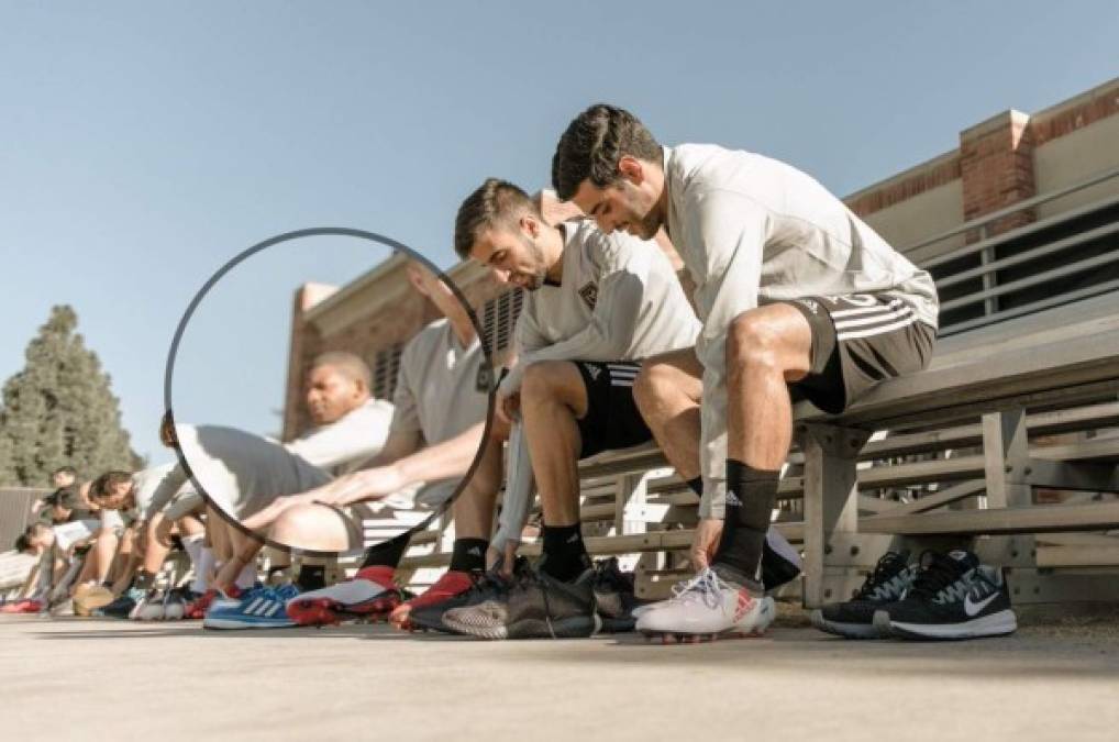 Luis López: El portero hondureño ha sido captado en el entrenamiento del club Los Ángeles FC, nuevo equipo de la MLS de los Estados Unidos.Será compañero del mexicano Carlos Vela, y su director técnico va ser Bob Bradley. Es cuestión de horas para que el equipo lo haga oficial.