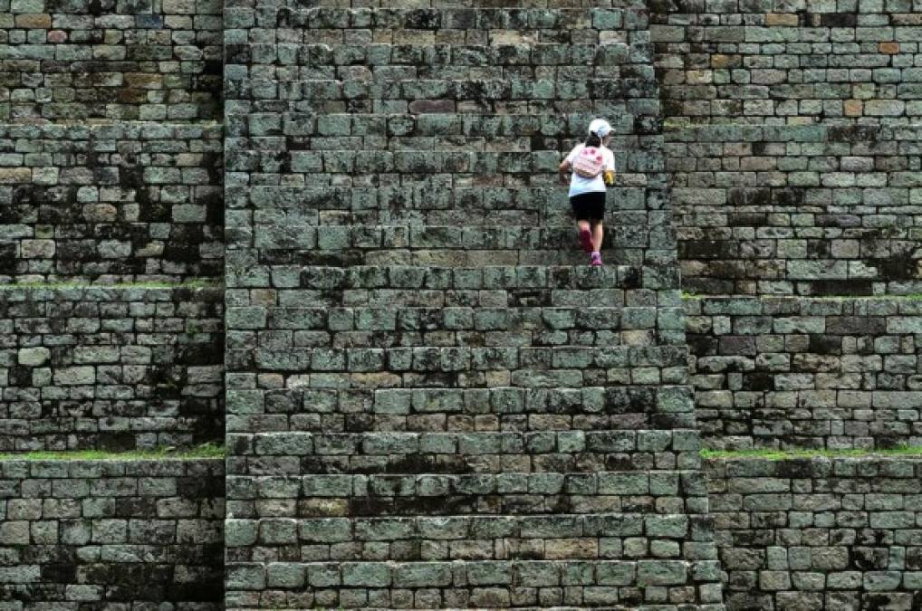 En Copán hay otros monumentos: el campo de pelota, en los túneles están las tumbas reales y el templo de Rosalila, pero la escalinata jeroglífica es el monumento más emblemático.