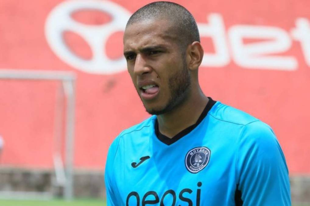 Eddie Hernández: El delantero puede ser otro de los jugadores en salir del Motagua. ' Tengo un año de contrato, aunque hay opciones. La directiva es la que decide', dijo.