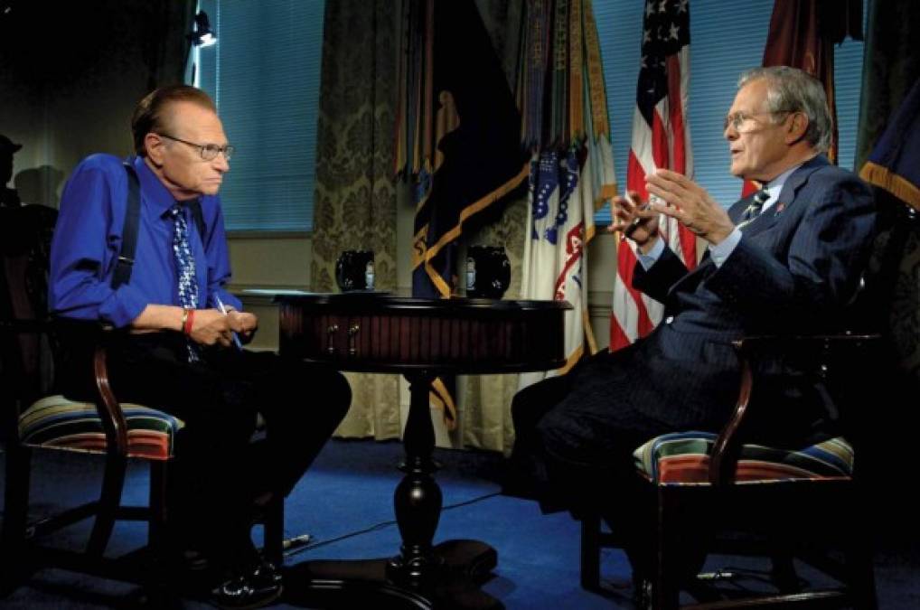 Presentó durante 25 años el programa 'Larry King Live. Entrevistó a todos los presidentes estadounidenses desde 1974 y a dirigentes como el palestino Yasir Arafat o el ruso Vladimir Putin.<br/>