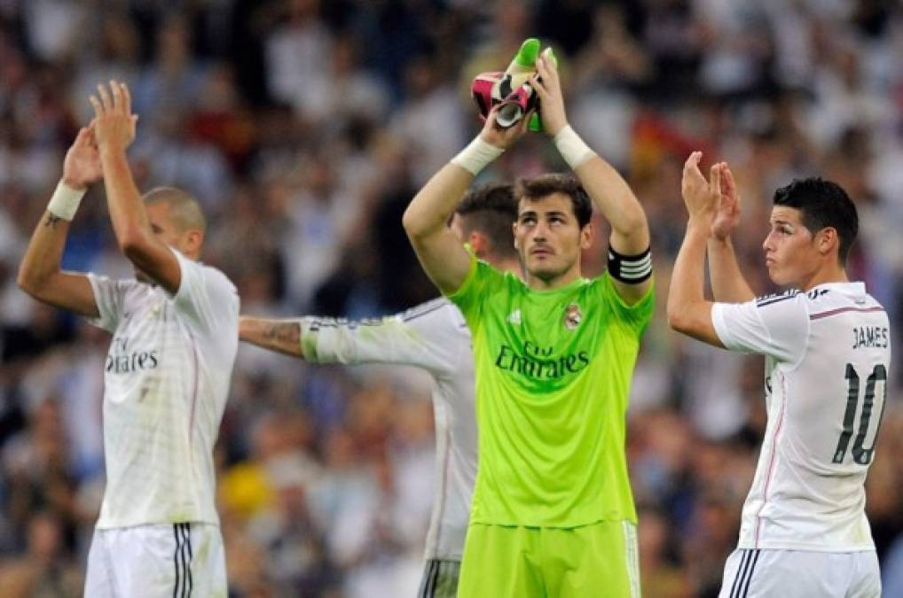 Iker Casillas, James Rodríguez y Pepe aplauden a la afición por el apoyo en el clásico ante el Barcelona.