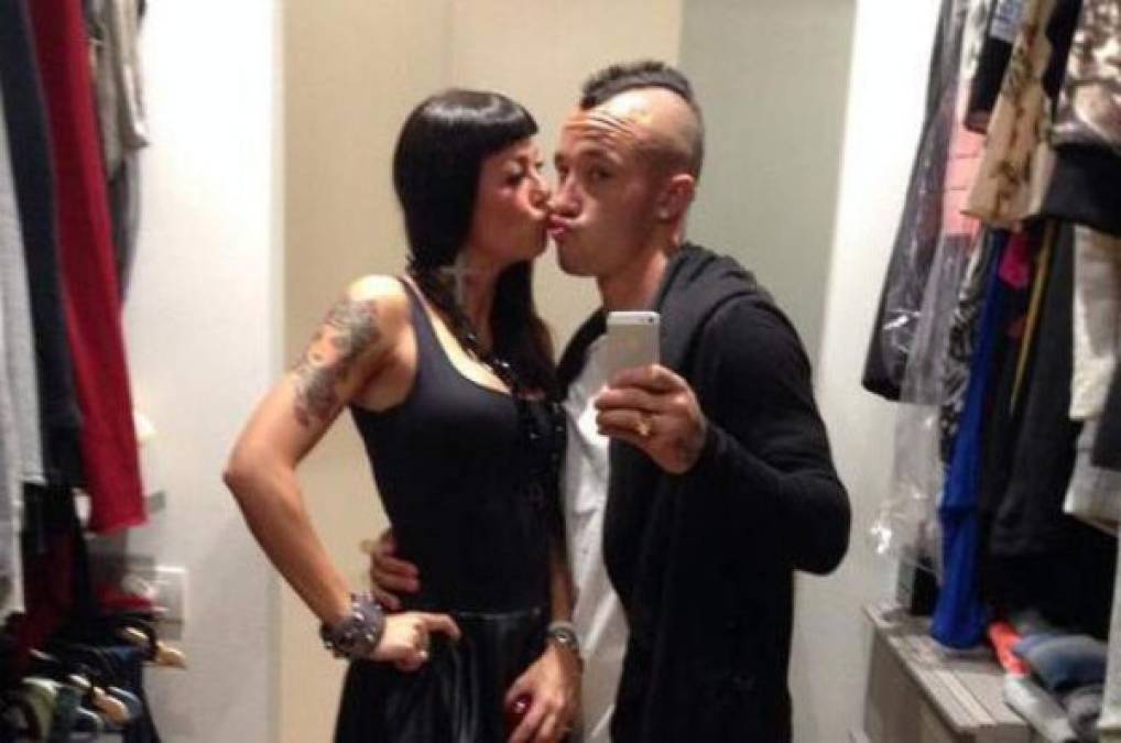 Claudia Nainggolan ha recibido el apoyo de su amado esposo en estos momentos tan duros.