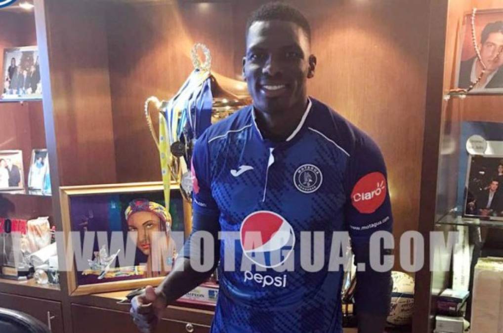 Antes de fichar por el Motagua, Javier Estupiñán estuvo negociando con el Juticalpa FC, equipo que ya le tenía hasta la casa donde iba a vivir, pero el delantero colombiano los dejó vestidos y alborotados. 'Quedamos de que yo lo iría atraer, pero luego dijo que no, el martes yo fui por él, lo llamé a las 10:00 AM y quedamos que a las 12:30 m nos veríamos, dos horas más tarde fue presentado por el Motagua', declaró Erlin Lagos, gerente del equipo 'canechero'.