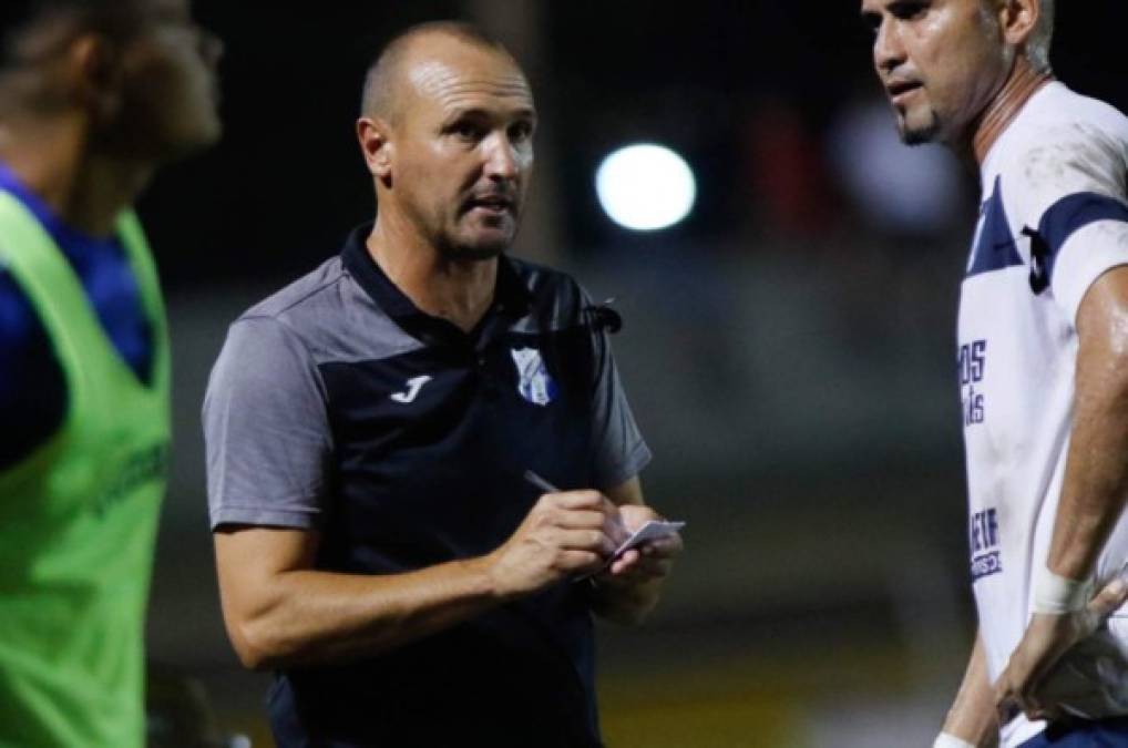 Julio Palomo Rodríguez: No es segura la continuidad del uruguayo como entrenador del Honduras Progreso. El exjugador y ahora estratega viajó a su país para estar con su familia.