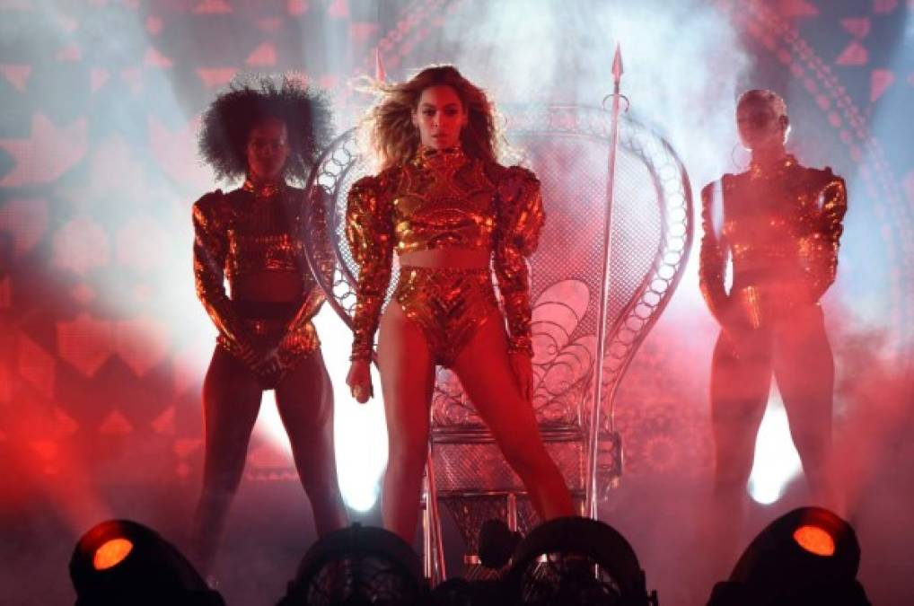 La intérprete de 'Crazy in Love' tendrá diseños de su propia firma House Of Dereon para los bailarines, además de Gucci, Armani y Versace en el concepto general de vestuario.