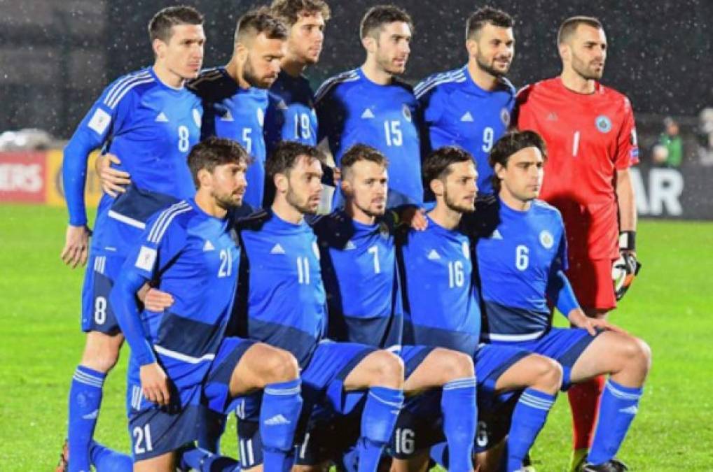 <br/>Una de las razones que hacen que el nivel de juego de San Marino sea tan bajo es que sus jugadores son amateurs, o sea no se dedican al fútbol de manera profesional.