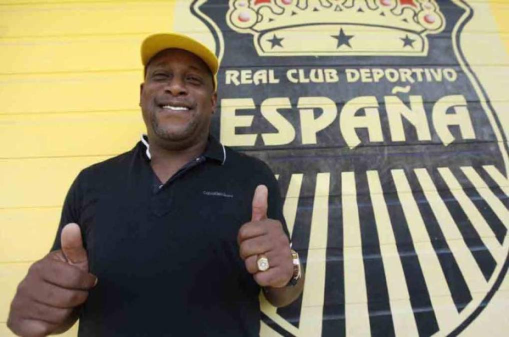 El presidente del Real España, Elías Burbara, confirmó que el tico Hernán Medford firmó por un año con el cuadro aurinegro. Es el nuevo estratega de la máquina club al que hizo campeón en el 2013.